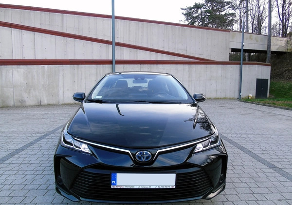 Toyota Corolla cena 76700 przebieg: 83000, rok produkcji 2019 z Chełmża małe 301